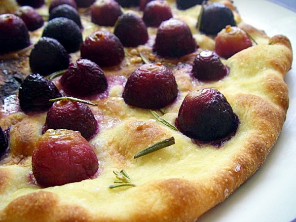 Grape and Rosemary Pizza